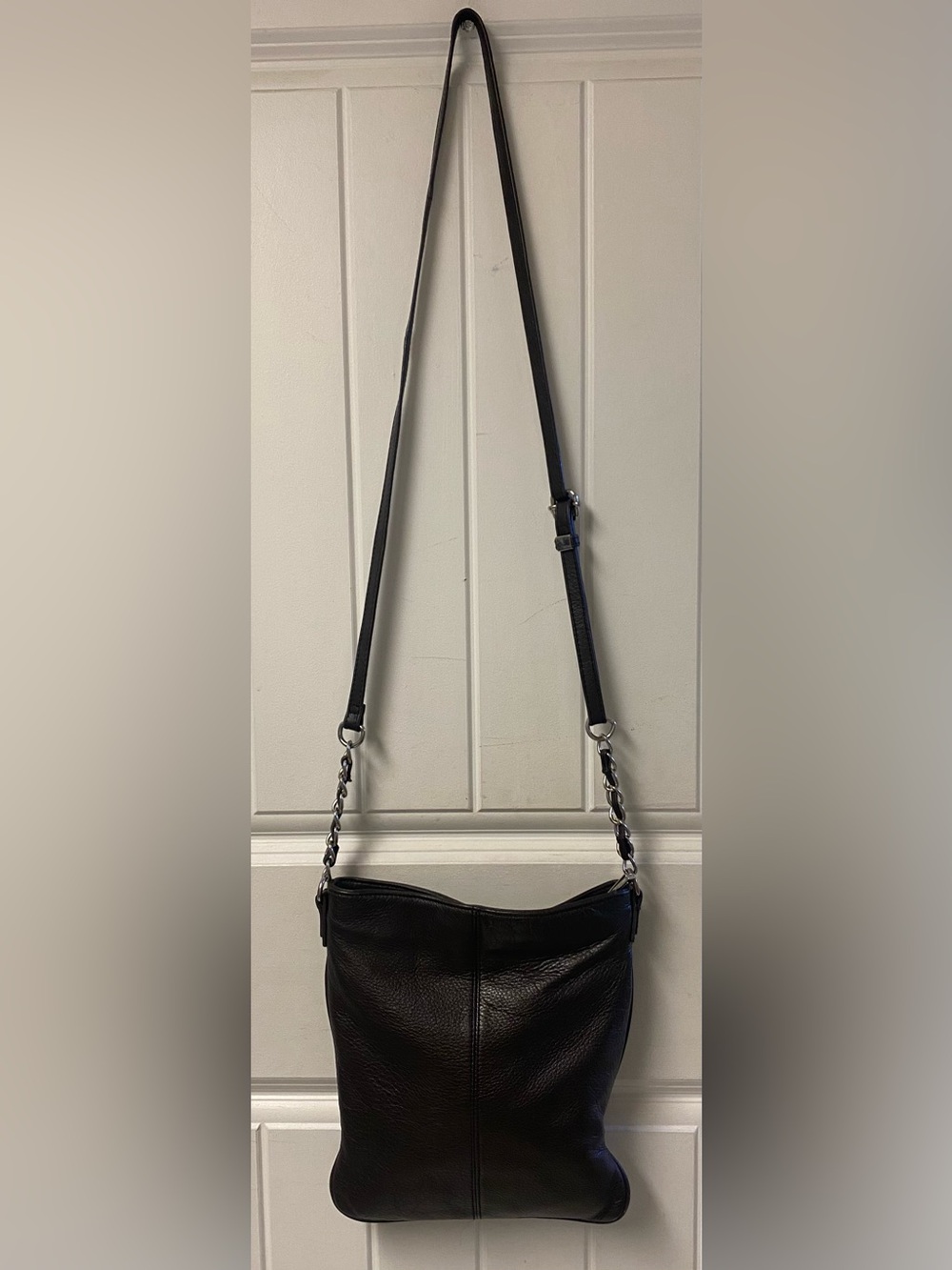 Vintage Danier Dark Brown Pebbled Leather
Crossbody Hobo Bag. - Picture 3 of 15